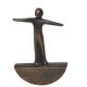 Bronzen beeldje van een persoon op een bodem die niet stabiel is. Een symbolisch beeldje genaamd balans. Mooi om iemand kracht toe te wensen, staat in elk interieur.